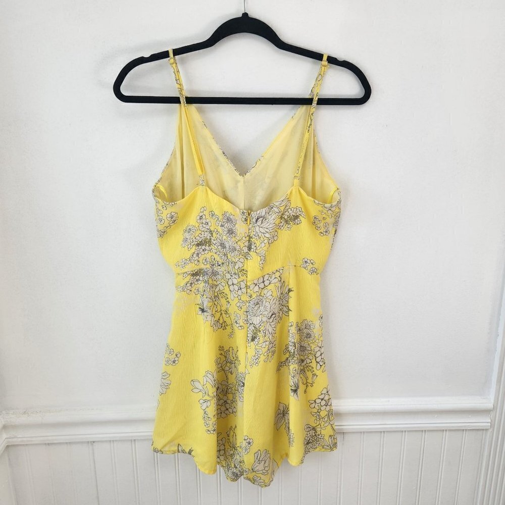Lush Lemonade Yellow Floral Chiffon Sleeveless Romper Women's M - Picture 3 of 9